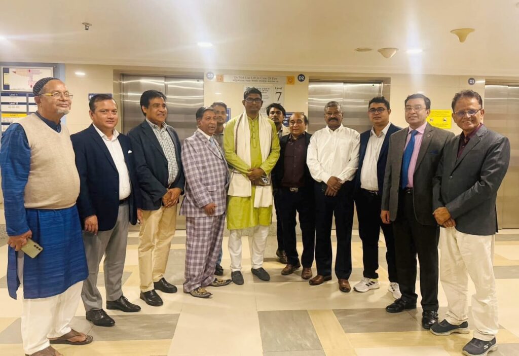 সাবেক প্রধানমন্ত্রী বেগম খালেদা জিয়াকে দেখতে এভারকেয়ার হাসপাতালে জাতীয় পার্টির মহাসচিব ব্যারিস্টার শামীম হায়দার পাটোয়ারীর নেতৃত্বে দলের শীর্ষ নেতৃবৃন্দ