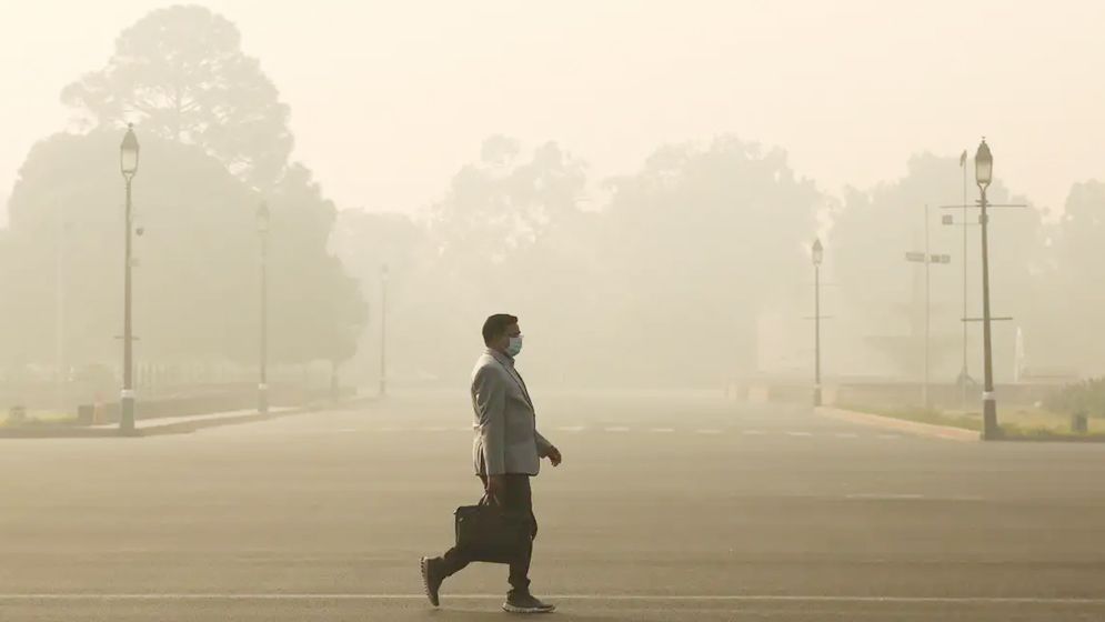 দূষিত শহরের শীর্ষে দিল্লি, ঢাকার বাতাসও ‘খুব অস্বাস্থ্যকর’