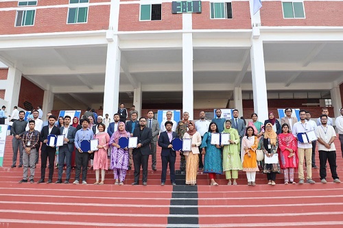 বাইউস্টে শিক্ষার্থীদের পোস্টার প্রেজেন্টেশনের চমক বাইউস্টে শিক্ষার্থীদের পোস্টার প্রেজেন্টেশনের চমক