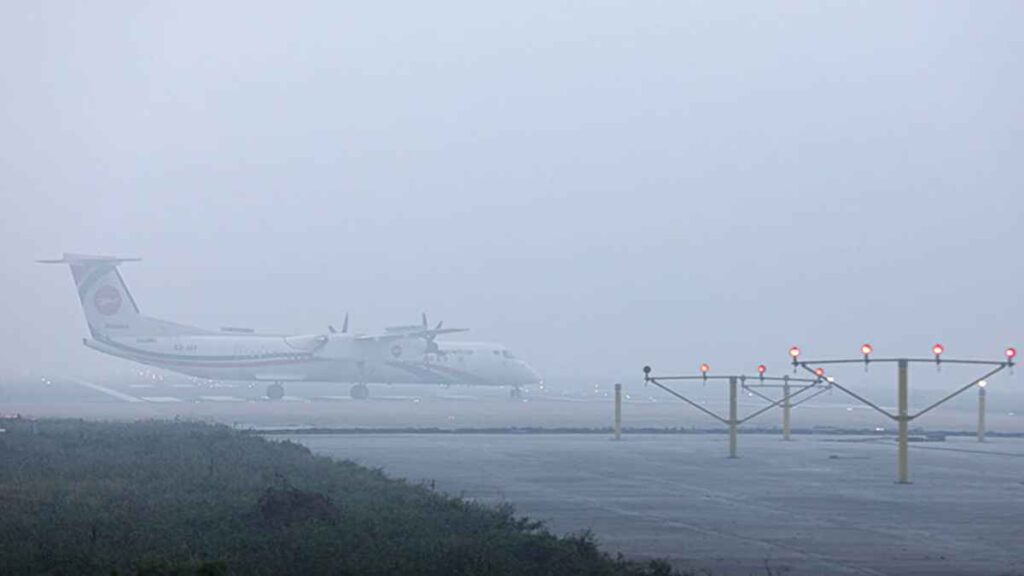 ঘন কুয়াশায় ঢাকায় নামতে পারলো না আন্তর্জাতিক ১০ ফ্লাইট