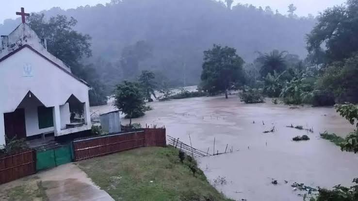 রাঙ্গামাটিতে পানিবন্দী ২০ হাজার মানুষ, ৬ দিনে শতাধিক পাহাড়ধস