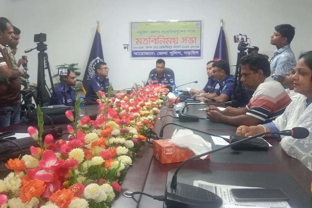 নড়াইলে সাংবাদিকদের সঙ্গে খুলনা রেঞ্জ ডিআইজির মতবিনিময়