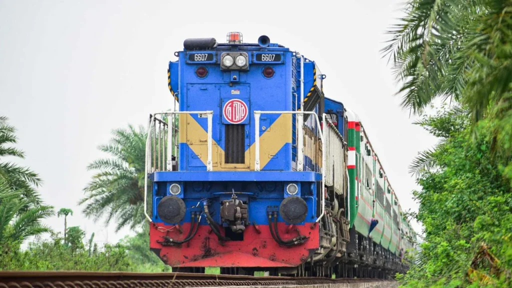 ঢাকায় বাড়তি চাপ কমাতে বাড়বে ঢাকামুখী কমিউটার ট্রেন