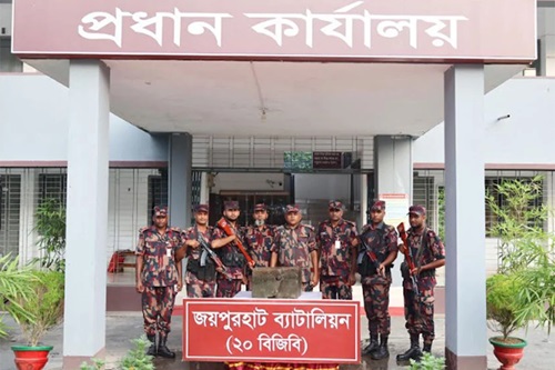 জয়পুরহাটে বিশাল বেলেপাথর উদ্ধার, ওজন ৩২০ কেজি
