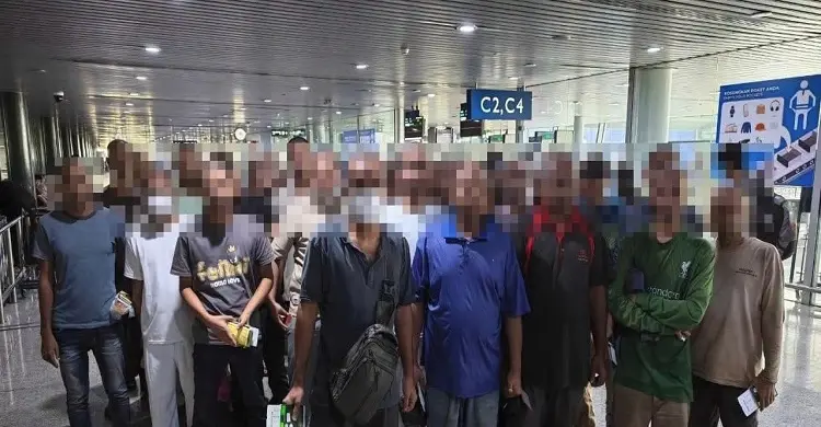 বাংলাদেশিসহ ১৫৭ অভিবাসীকে ফেরত পাঠালো মালয়েশিয়া